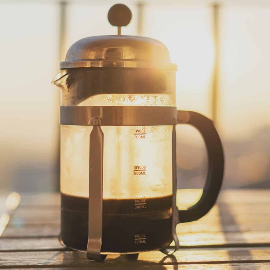 How To Use a Stovetop Moka Pot and A Simple Café Latte Recipe ☕
